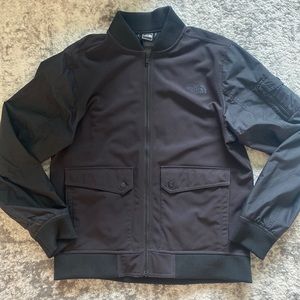 The North Face Men's Jacket - Size L